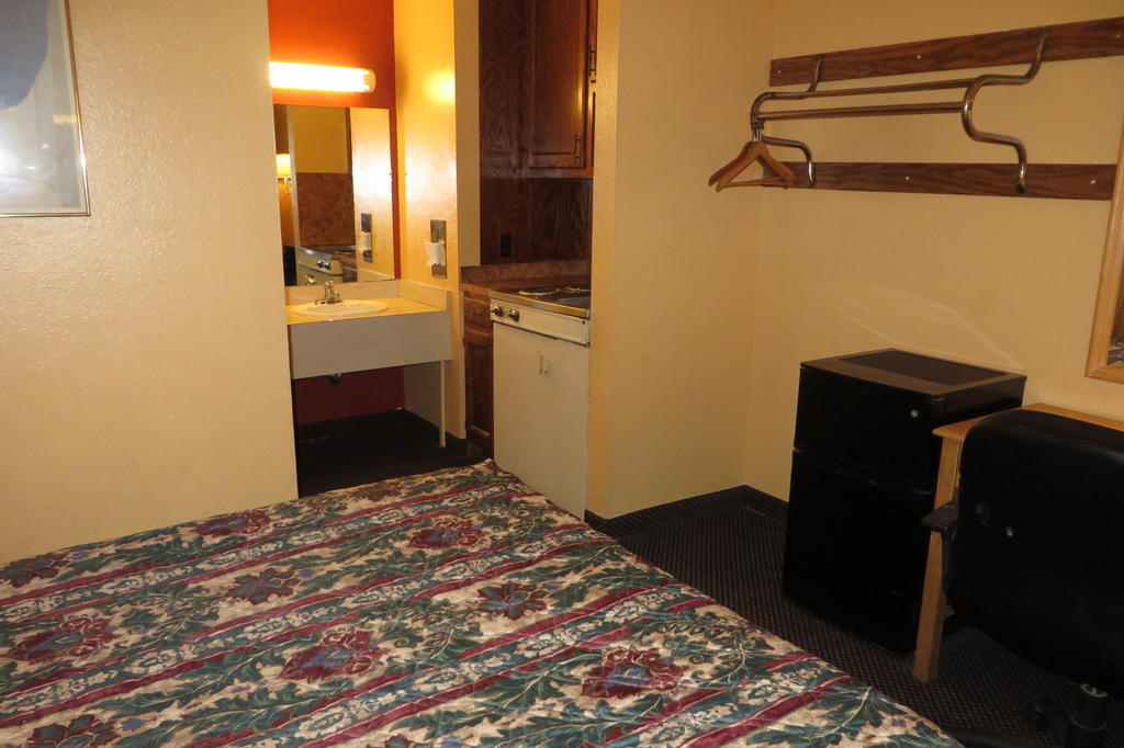 Economy Inn & Suites Joplin Dış mekan fotoğraf